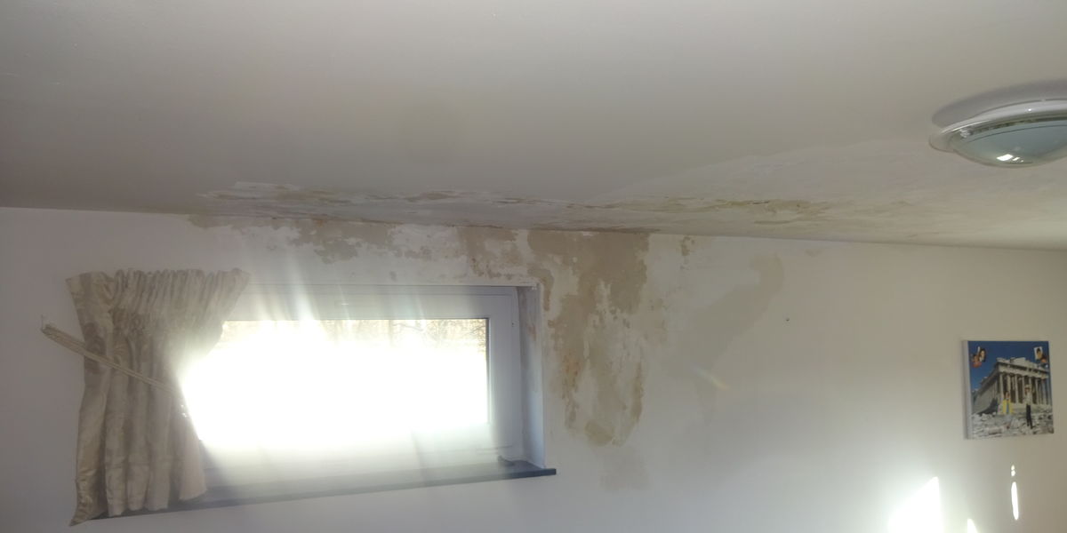 Lekopsporing: Waterinfiltratie thv plafond in slaapkamer